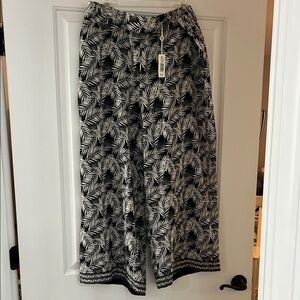 Max Studio Black and White Wide Leg Pants